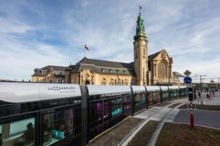 Vnitrostátní doprava je v celém Lucembursku už čtyři roky zdarma. Očekávaný efekt omezení aut ale její zavedení nemělo.