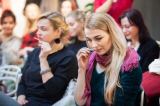 Čisté esenciální oleje jsou velmi silné, proto se nesmí nanášet přímo na pokožku, a to ani ty v bio kvalitě. Foto: Anna Pleslová