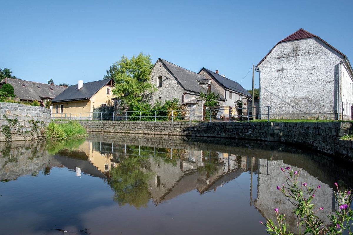 Nejvyšší koncentraci „věčných chemikálií“ hydrologové v roce 2023 naměřili v řece Mohelka, která je přítokem Jizery. Foto: Kateřina Hefler