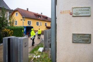 Jihočeská města se připravovala na možné zvýšení hladiny řek v důsledku silných dešťů. Ve Strakonicích a Bechyni (na snímku) staví například protipovodňové stěny. Foto: ČTK