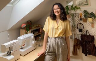 Veronika Dušková, česká greenfluencerka, která učí lidi šít a přešívat starší věci. Foto: poskytnuto Veronikou Duškovou