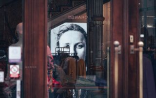 Zavalení rychlou módou. Řešením není ani recyklace. Foto: Kateřina Hefler