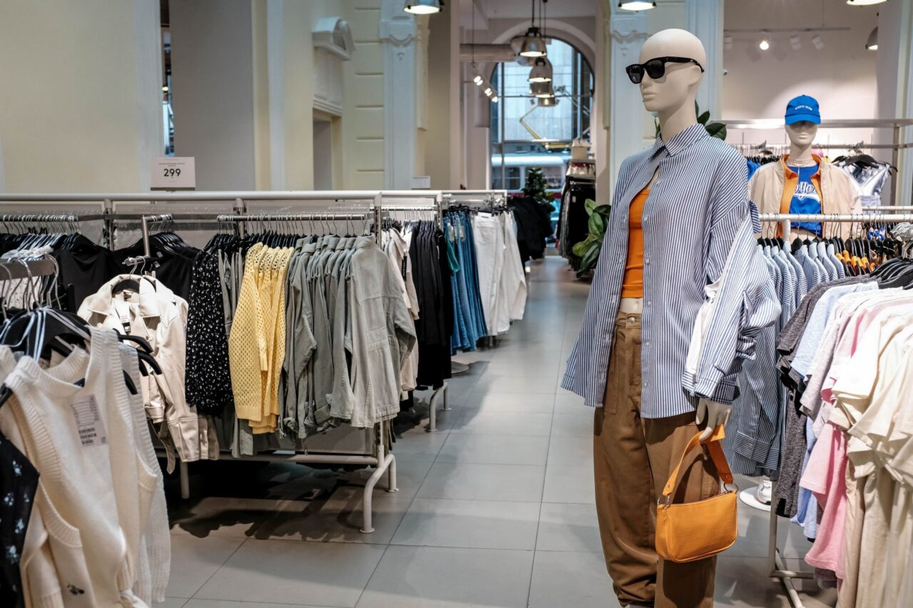 Problém fast fashion recyklace nevyřeší. Foto: Kateřina Hefler