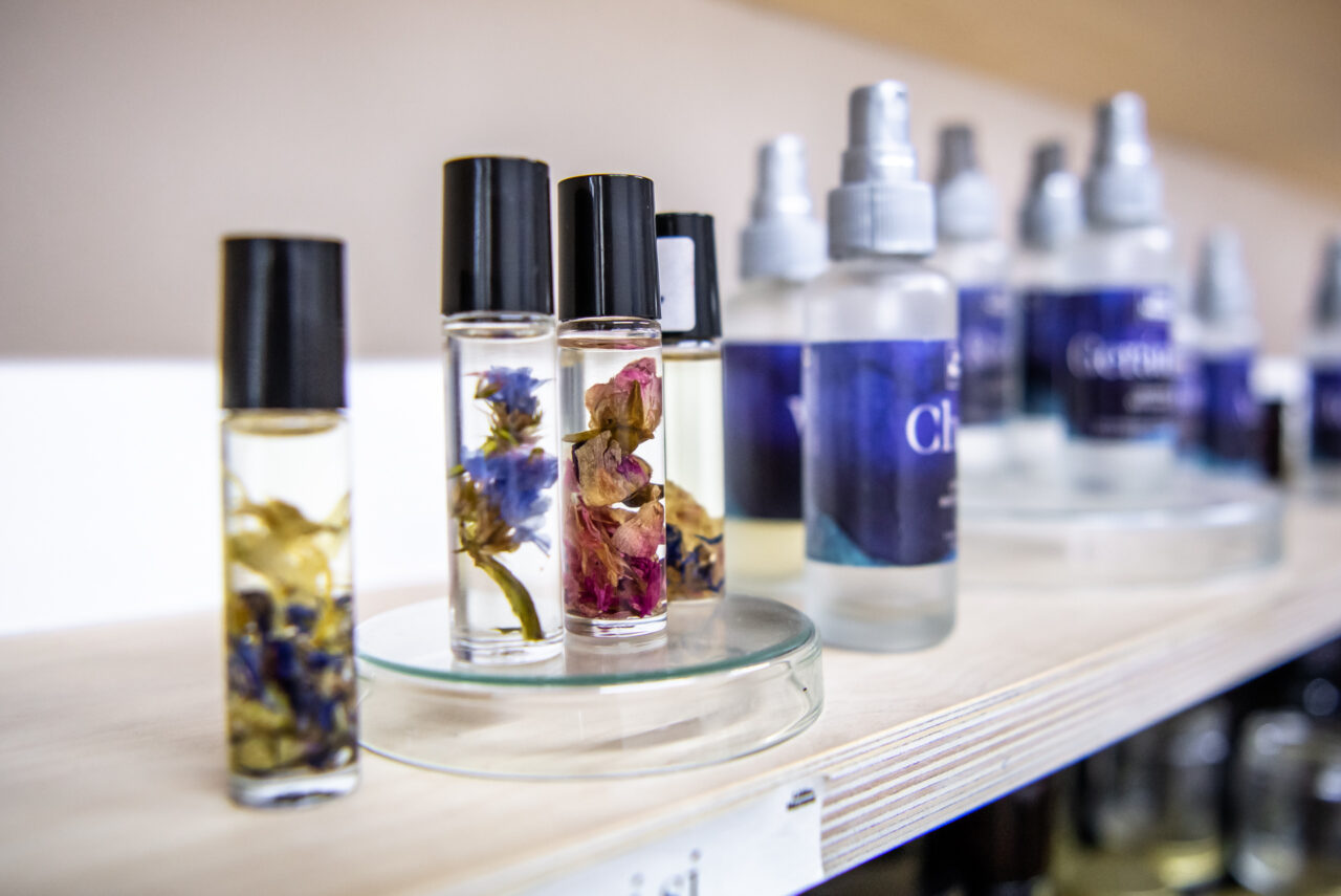 Olejové parfémy, Liška Mazaná. Foto: Kateřina Hefler, Ekonews