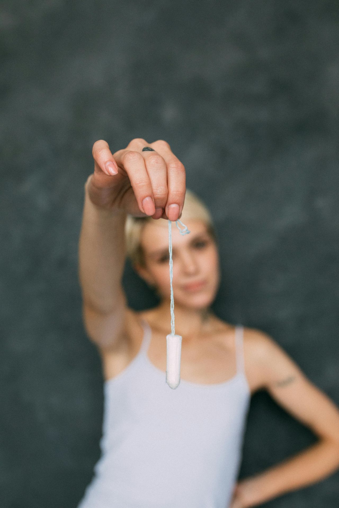 Každý tampon včetně aplikátoru obsahuje až tři gramy nerecyklovatelného plastu. Ilustrační foto: Viktoria Slowikowská, Pexels