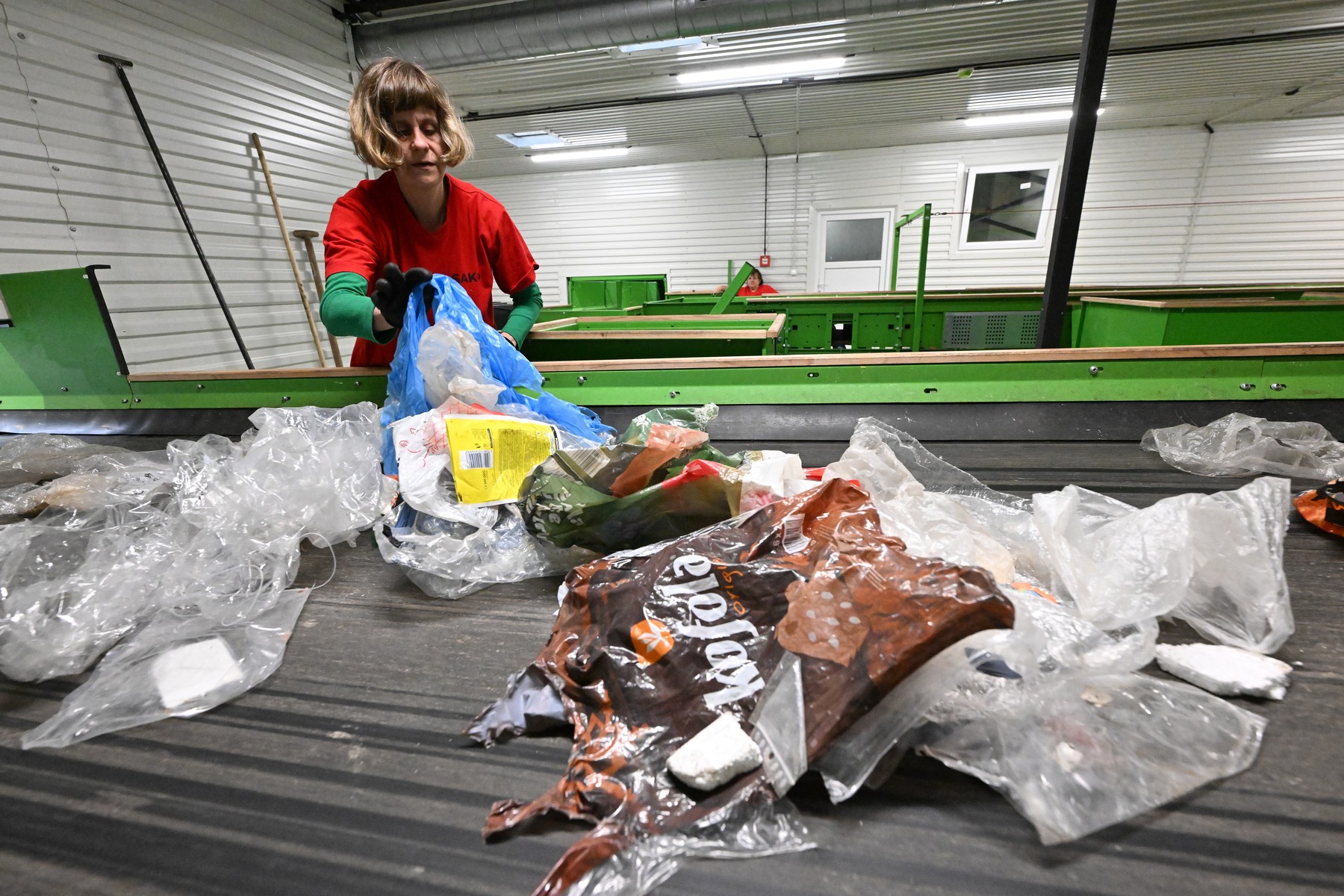 Nová automatická třídicí linka na papír, plast a kovové obaly ve firmě SAKO Brno. Foto: ČTK / Šálek Václav