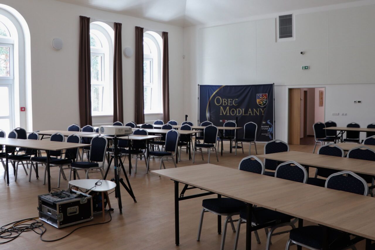 V kulturním domě se nachází nejen dětská skupina a hospoda, ale i větší sál pro pořádání kulturních akcí. Foto: Karolína Chlumecká, Ekonews