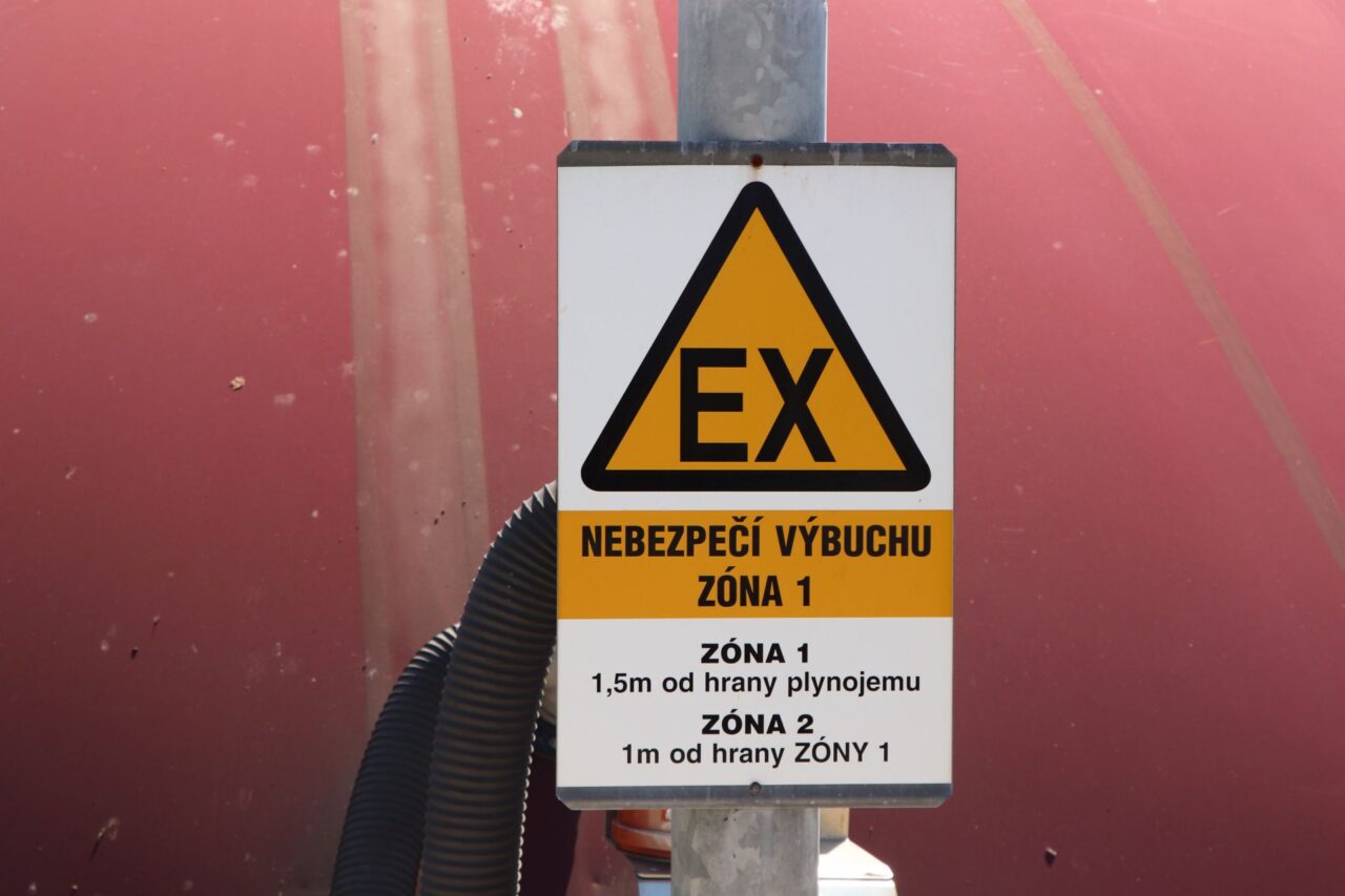 Bioplyn se zachytává do zásobníku pro další zpracování. Foto: Karolína Chlumecká, Ekonews