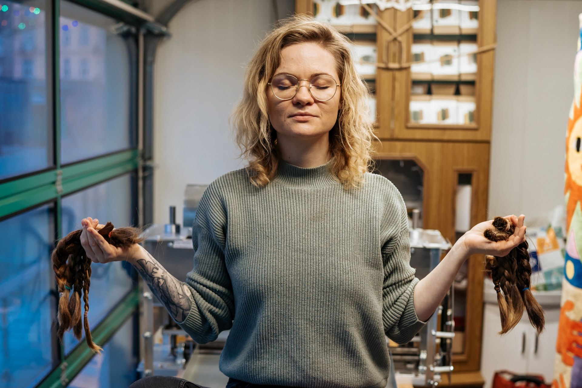 Zakladatelka varšavské nadace Malachite Minds Magdalena Malinowská se momentálně v Polsku snaží vybudovat síť dodavatelů, které jí materiál budou posílat pravidelně. Foto: poskytnuto nadací Malachite Minds