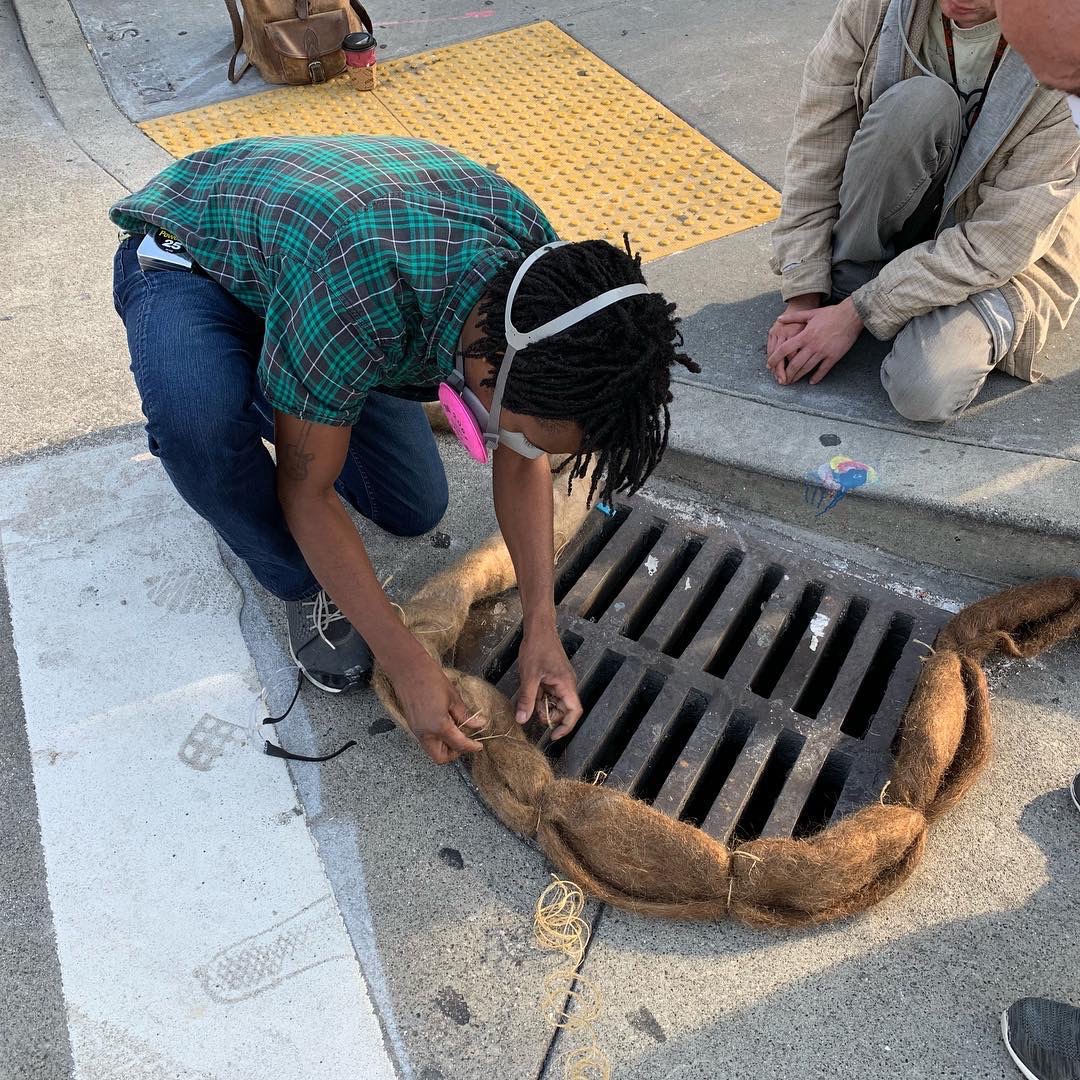 Vlasy dokážou absorbovat olej nebo ropu až do asi pětinásobku své hmotnosti. Foto: poskytnuto Matter of Trust