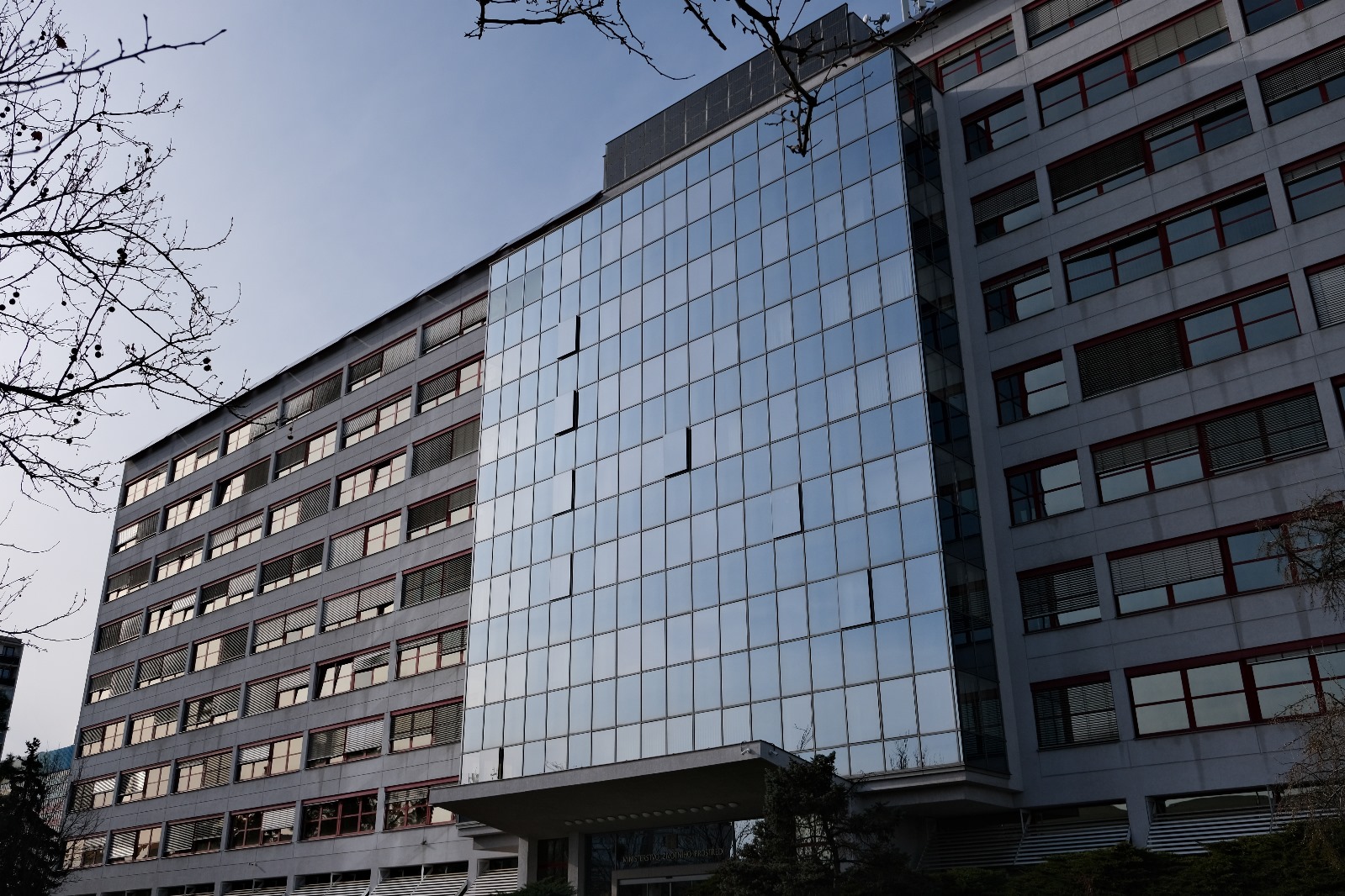 Hlavní budova ministerstva životního prostředí v pražských Vršovicích pochází ze 70. let minulého století. K poslední větší rekonstrukci došlo v roce 2006. Foto: poskytnuto ministerstvem životního prostředí