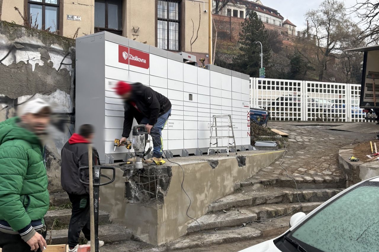 Zásilkovna nechala box po kritice místních i expertů odstranit. Foto: Adam Vodička