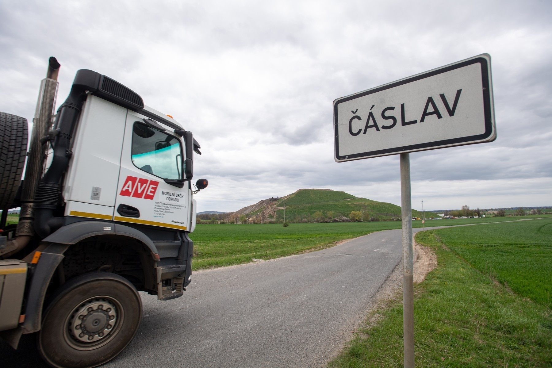 Skládka společnosti AVE CZ, která kvůli neplacení poplatků za odpady čelí trestnímu stíhání, nedaleko Čáslavi. Foto: ČTK / Vostárek Josef