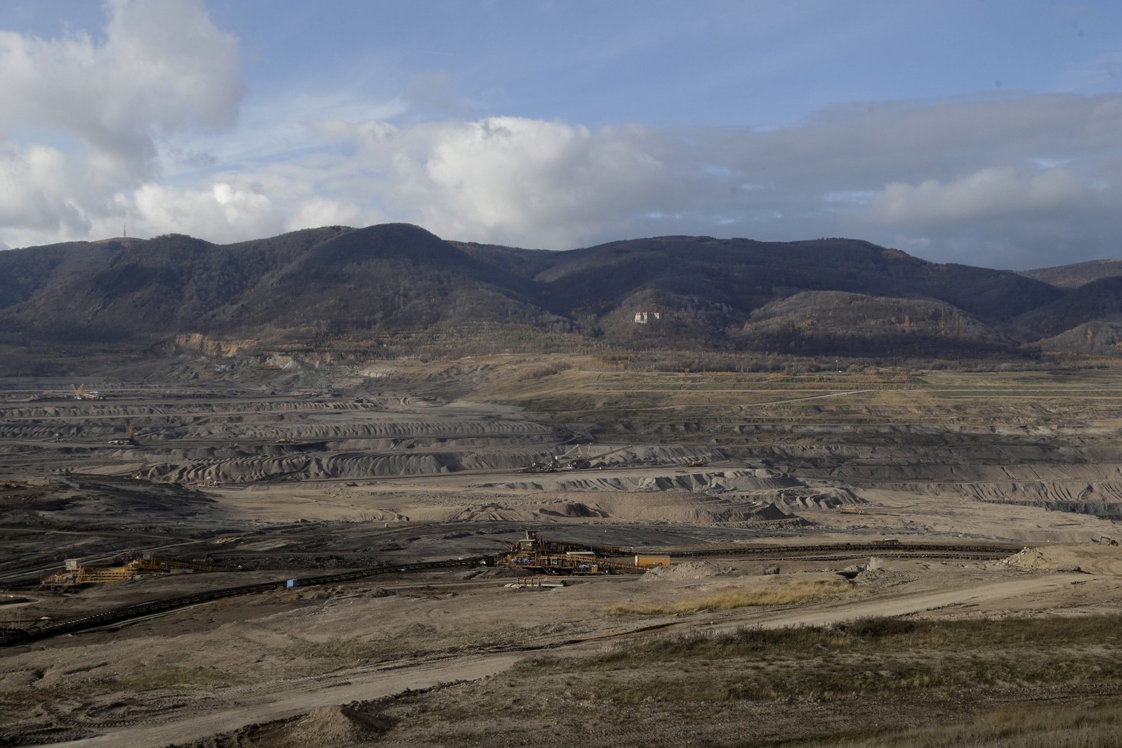 Důl ČSA nedaleko Mostu, místo pro projekt Green Mine skupiny Pavla Tykače. Fotka z roku 2015. Foto: ČTK/AP/Petr David Josek