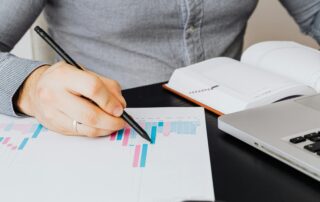 Hlavním důvodem pro zavedení CSRD a ESRS je zvýšení transparentnosti firem. Ilustrační foto: Karolina Grabowska, Pexels