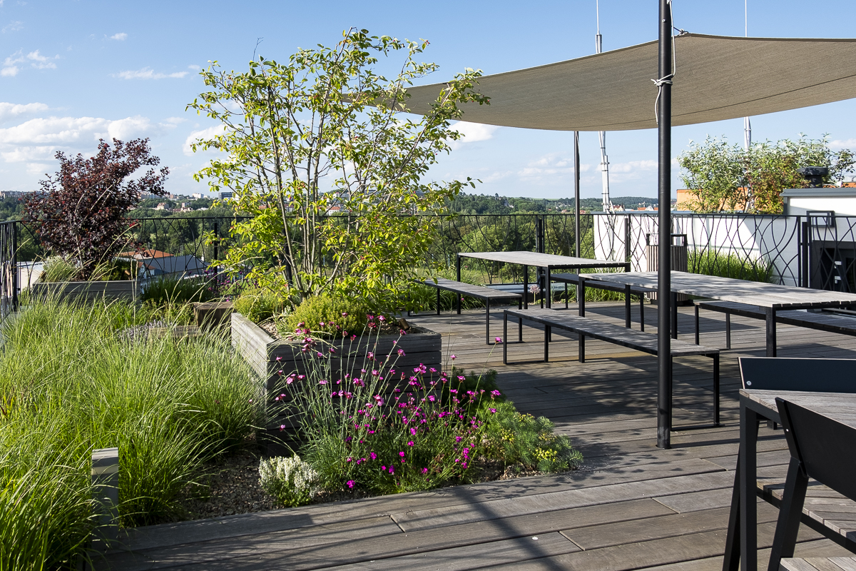 Aktuální trendy v zahradní architektuře jsou podobné jako v oblékání a gastronomii, přibližují se pohodlnosti, příjemnosti, přirozenosti. Foto: poskytnuto Atelierem Flera