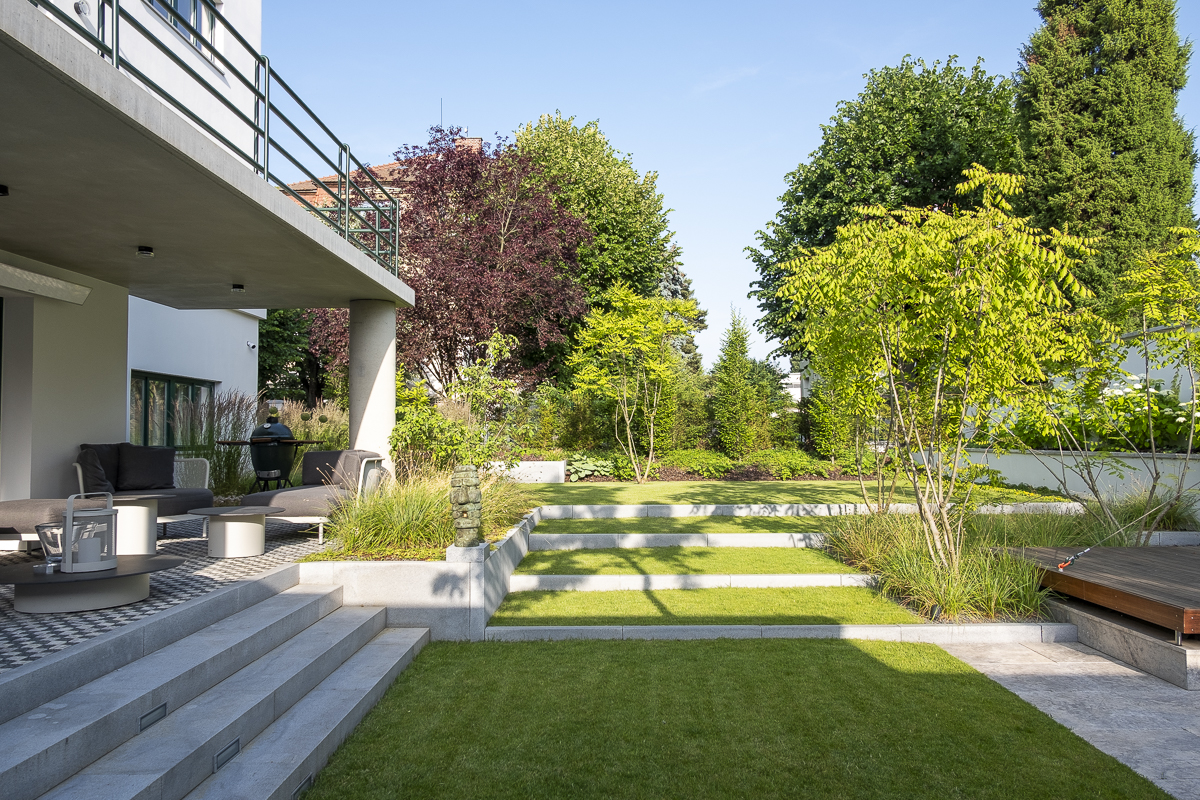 Do zahrad podle Ferdinanda Lefflera nepatří velké plochy trávníku, které spotřebují šílené energie, vody a často potřebují i chemii. Foto: poskytnuto Atelierem Flera