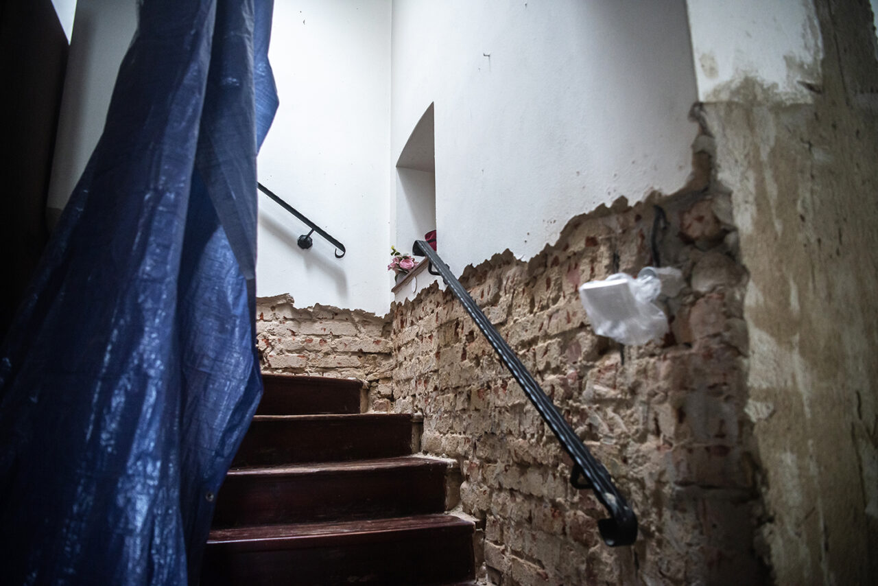 Renovační práce na jednom z vytopených domů v obci Zátor na Bruntálsku koncem ledna stále pokračovaly. Foto: Kateřina Hefler, Ekonews