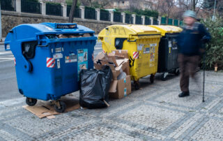 Třídění papíru a plastů v Praze. Foto: Kateřina Hefler, Ekonews
