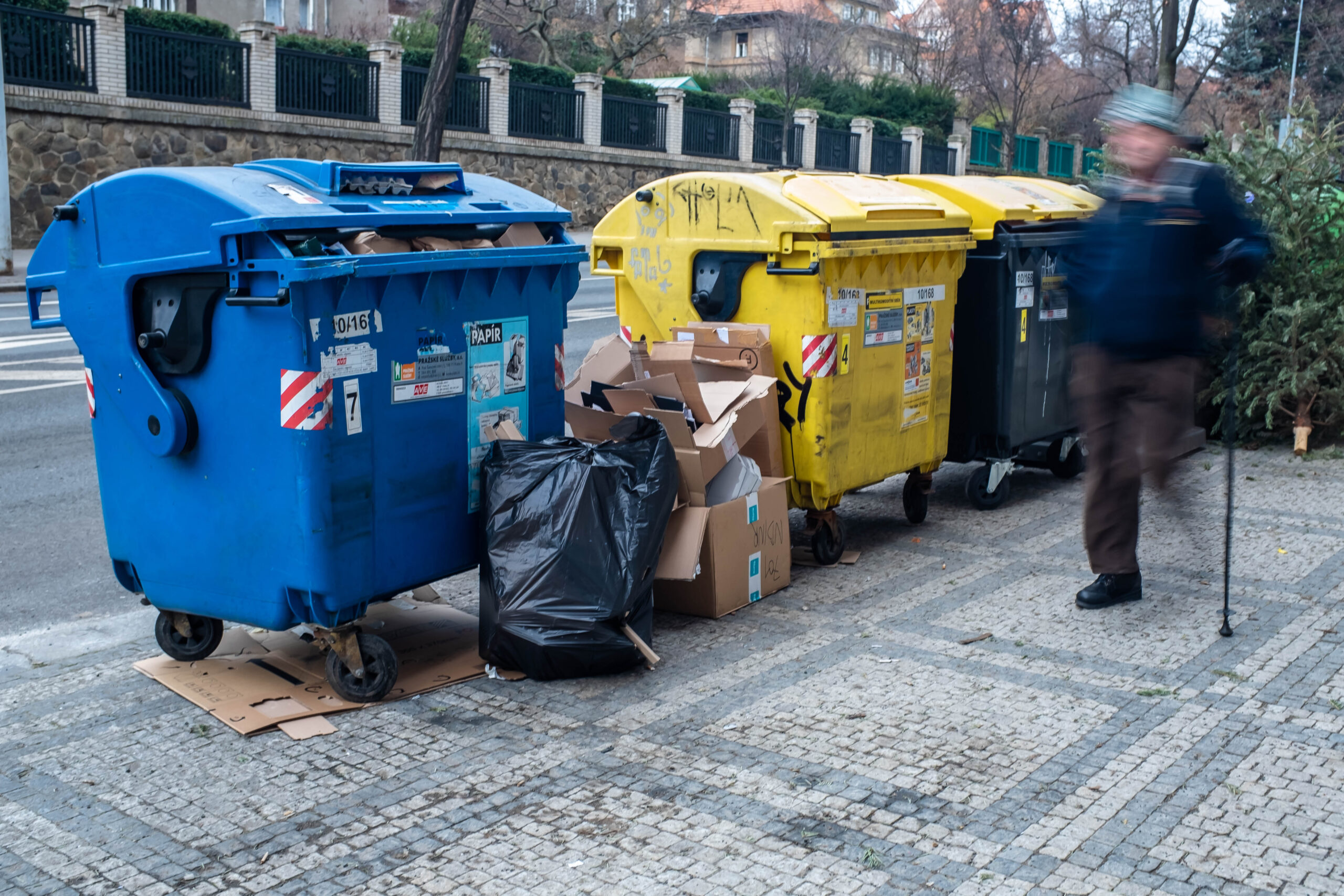 Třídění papíru a plastů v Praze. Foto: Kateřina Hefler, Ekonews