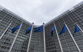 Vlajky Evropské unie před budovou Berlaymont, hlavním sídlem Evropské komise v Bruselu. Foto: ČTK