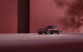 Pětidveřový pětimetrový vůz je na vrcholu vyšší střední třídy, svojí vyšší stavbou se ale nachází mezi osobními modely a SUV. Foto: Volvo