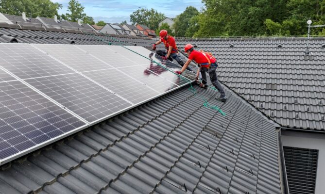 V poslední době došlo ke snížení dotace na fotovoltaiky, přesto se stále jedná o výhodnou investici. Ilustrační foto: poskytnuto společností E.ON