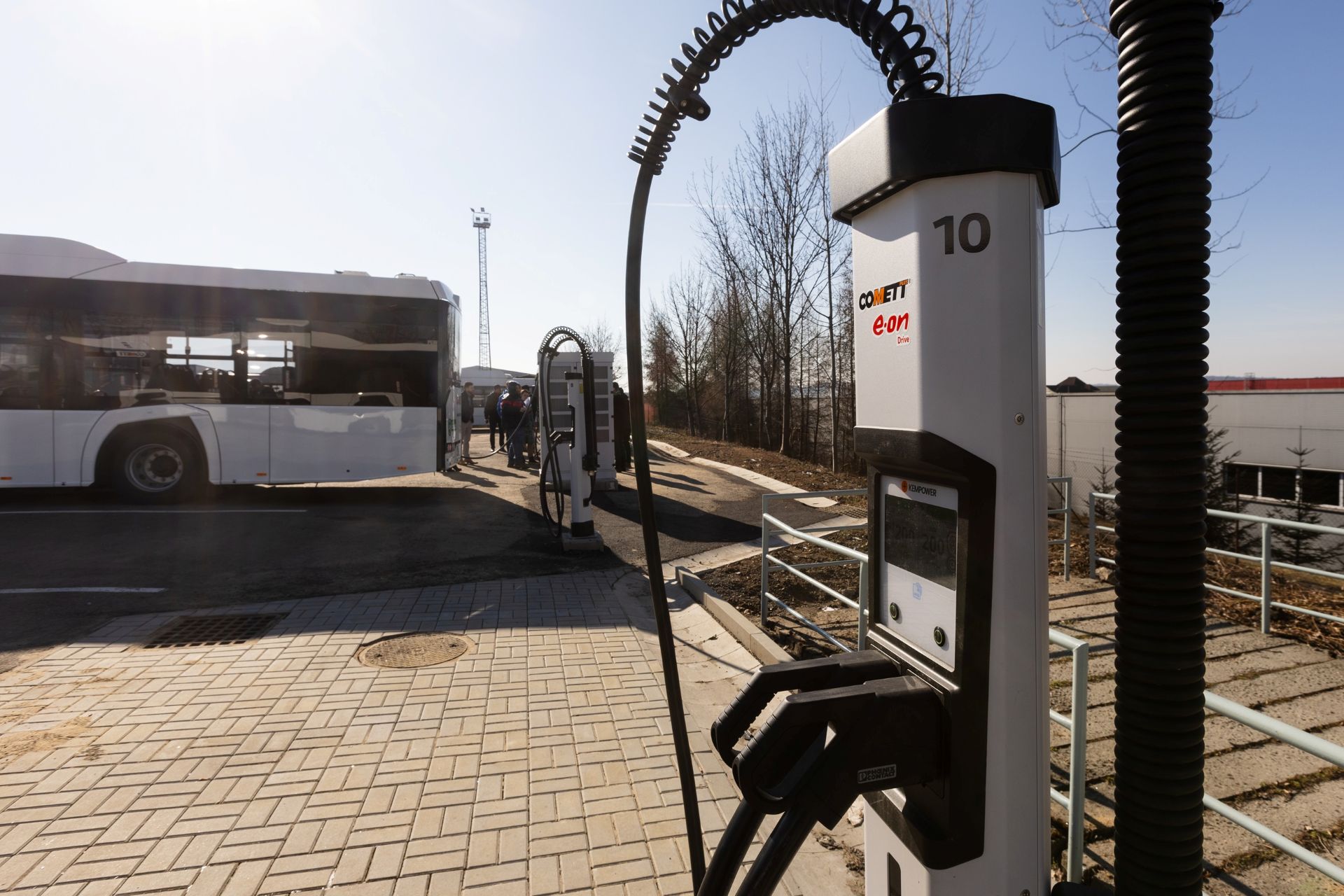 E.ON navrhl a postavil pro dopravce Comett Tábor depo s dvanácti dobíjecími body. Foto: poskytnuto společností E.ON