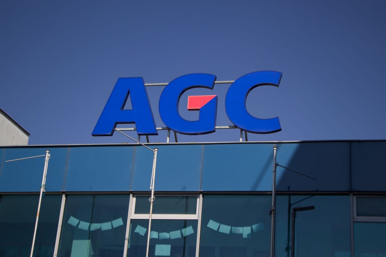 V AGC využívají recyklované sklo a zabývají se využitím jiných „zelených“ paliv, jako je biometan či vodík. Foto: Karolína Chlumecká, Ekonews