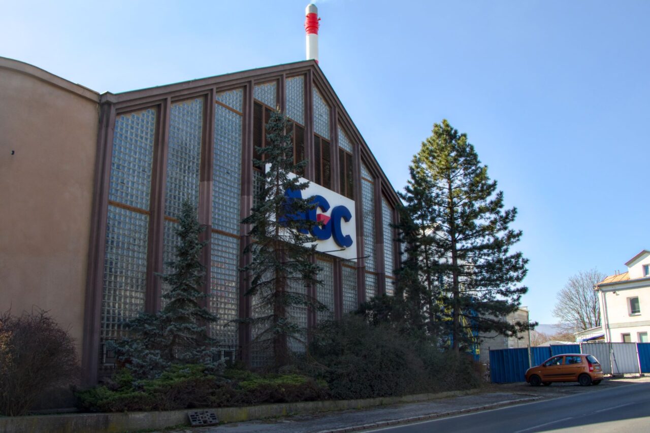 Závod Barevka v severočeském Dubí je v provozu již od roku 1912. Foto: Karolína Chlumecká, Ekonews