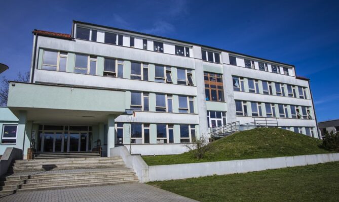 Základní škola v Kamenici nad Lipou na Vysočině má od začátku jara modernizovanou kotelnu s mikrokogenerační jednotkou. Foto: COGEN