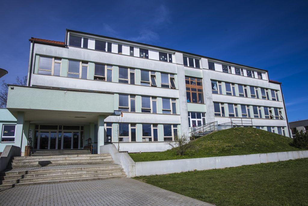 Základní škola v Kamenici nad Lipou na Vysočině má od začátku jara modernizovanou kotelnu s mikrokogenerační jednotkou. Foto: COGEN