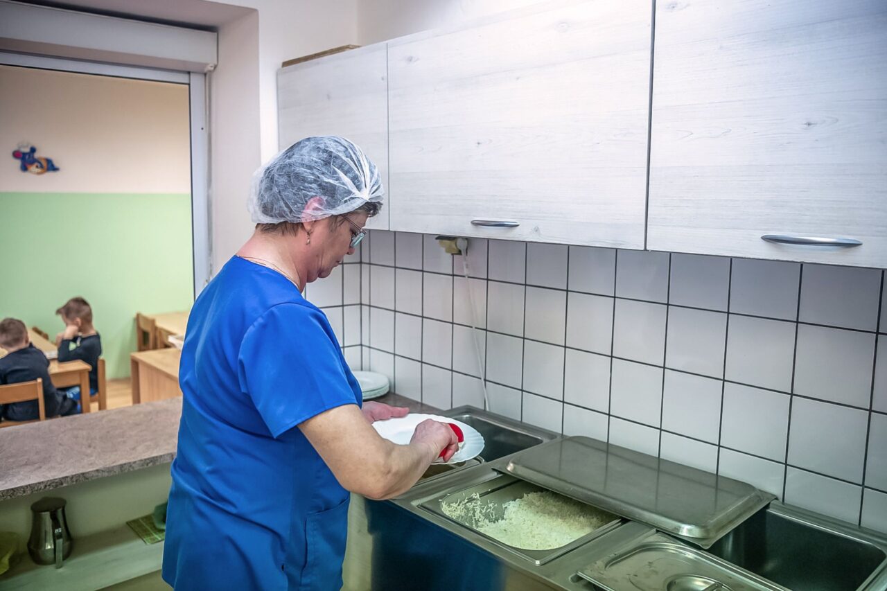 Mateřská škola v lounské Fügnerově ulici patří k nejlepším v Česku, pokud jde o zdravé a udržitelné stravování. Foto: Kateřina Hefler, Ekonews