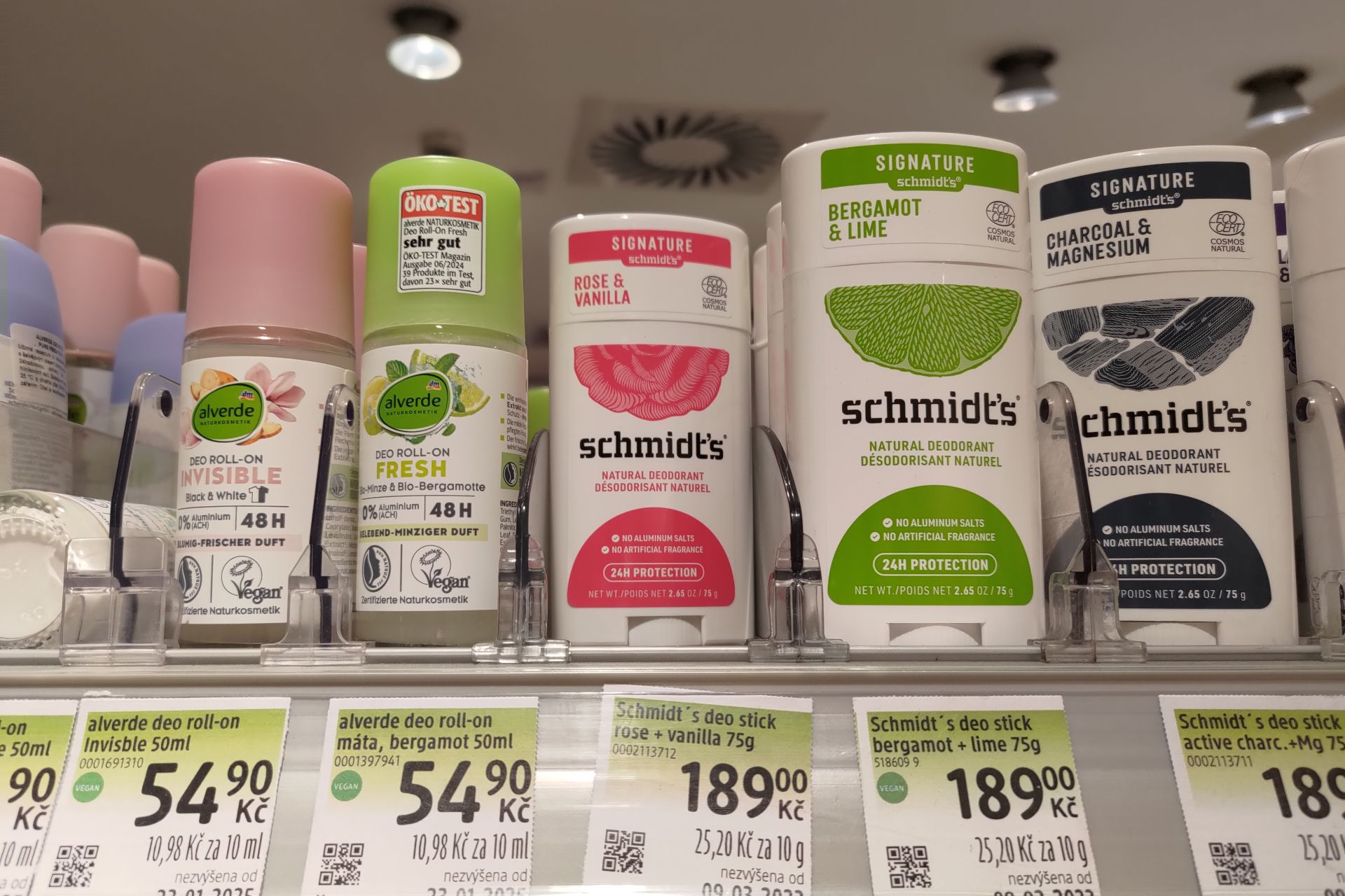 Přírodních deodorantů je na trhu slušný výběr. Ne všechny však fungují bezchybně. Foto: Martina Patočková, Ekonews