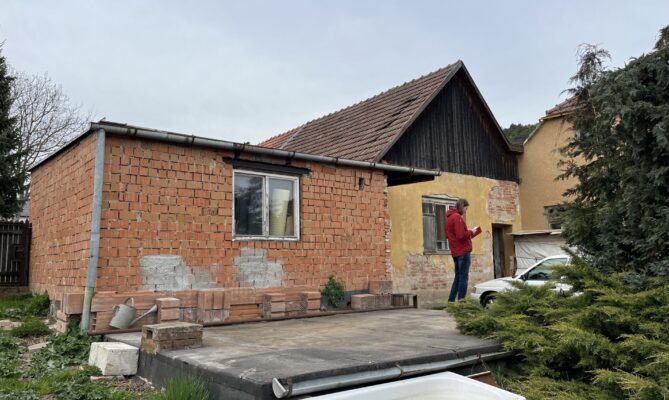 Zuzana Filipová si s přítelem vybrala domek v menší obci vzdálené 15 minut autem severně od Brna, který stojí na pozemku o rozloze 800 metrů čtverečních. Foto: poskytnuto Zuzanou Filipovou