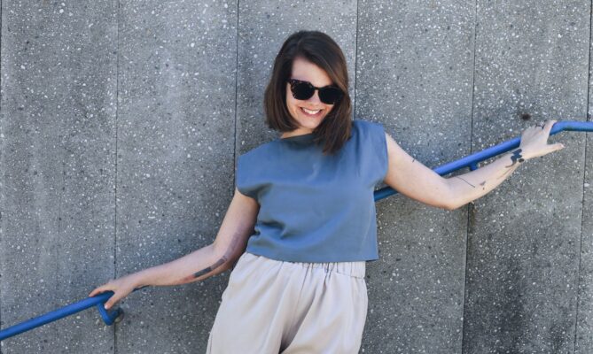 Leona Průchová založila módní značku Minile v roce 2019. Název je spojením jejího jména a myšlenky minimalistického přístupu. Foto: poskytnuto Leonou Průchovou