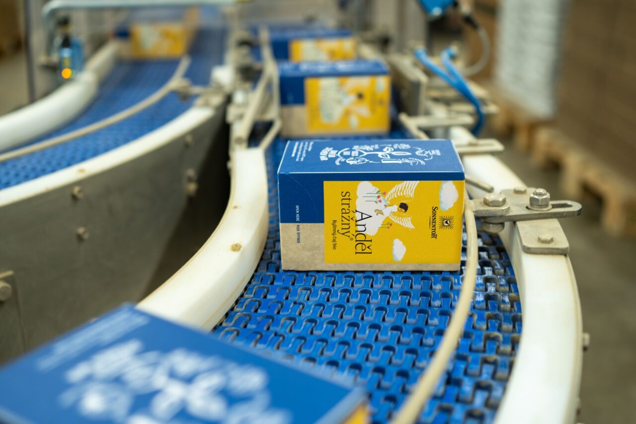 Sonnentor nabízí asi 750 bioproduktů od bylinných čajů přes kořenící směsi, kávu až po sladkosti. Foto: poskytnuto společností Sonnentor