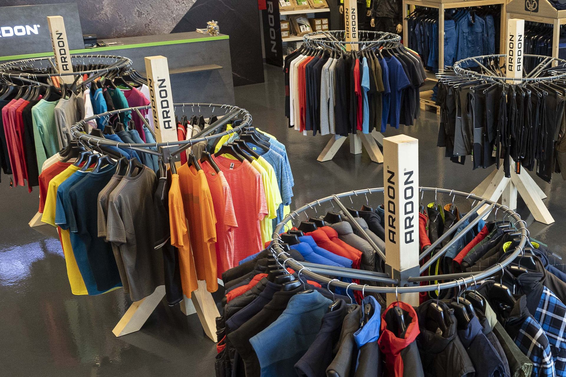 Olomoucká firma Ardon Safety vyrábí pracovní oděvy, ochrannou a pracovní obuv a prostředky osobní ochrany. Foto: poskytnuto společností Ardon