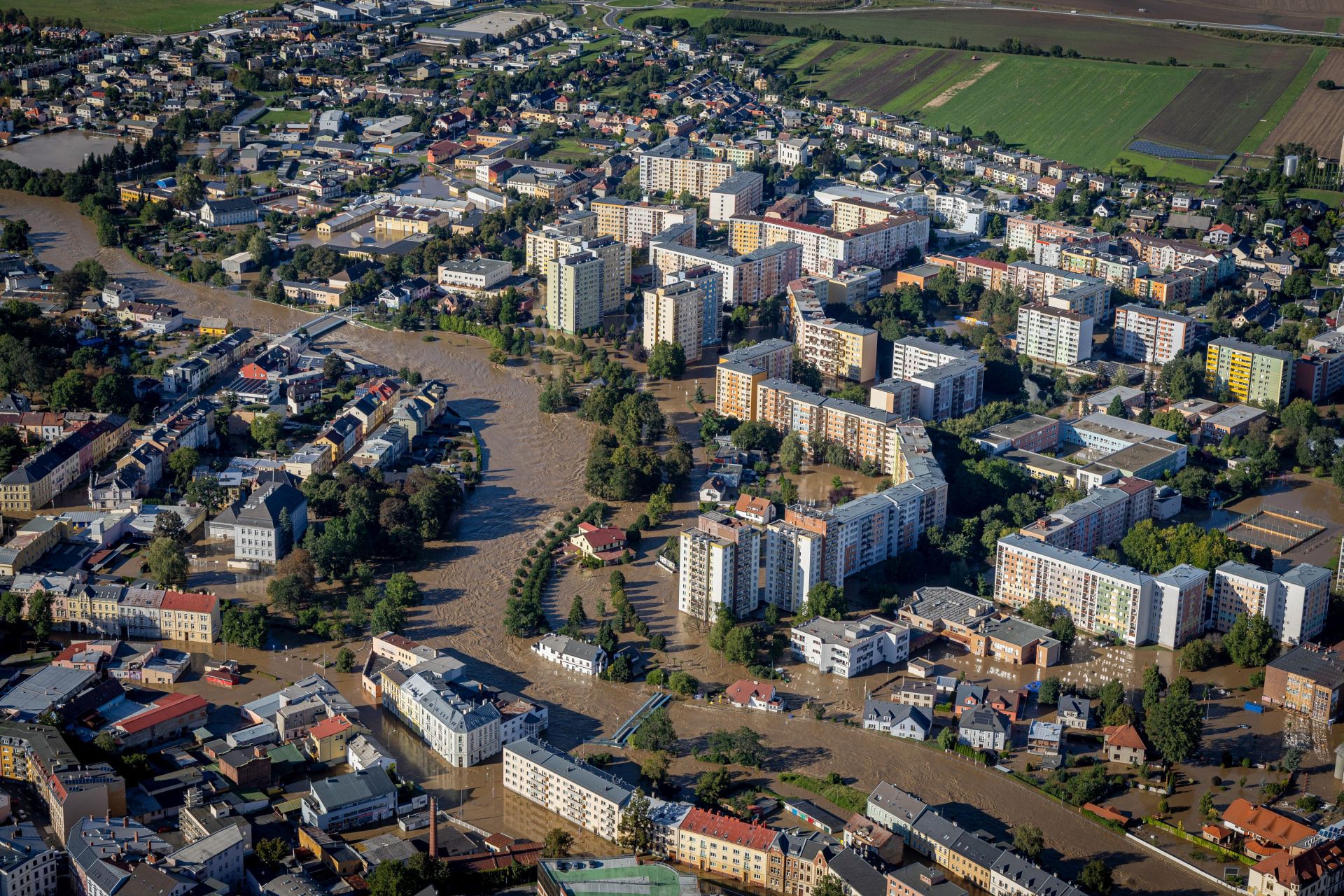 Pojištění domů v budoucnu ovlivní to, jak často v místě dochází k povodním v souvislosti s klimatickou změnou (na snímku centrum Opavy loni v září). Foto: ČTK / Sznapka Petr