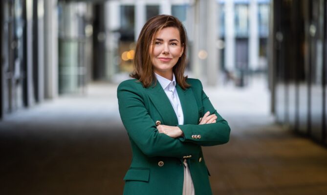 Radka Mikulenka, manažerka v týmu Climate Change and Sustainability Services poradenské společnosti EY. Foto: poskytnuto společností EY