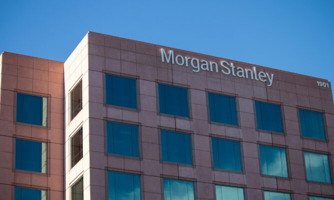 Investiční banka Morgan Stanley koncem dubna zveřejnila svůj průzkum zaměřený na udržitelné investice. Foto: Sven Piper, Unsplash